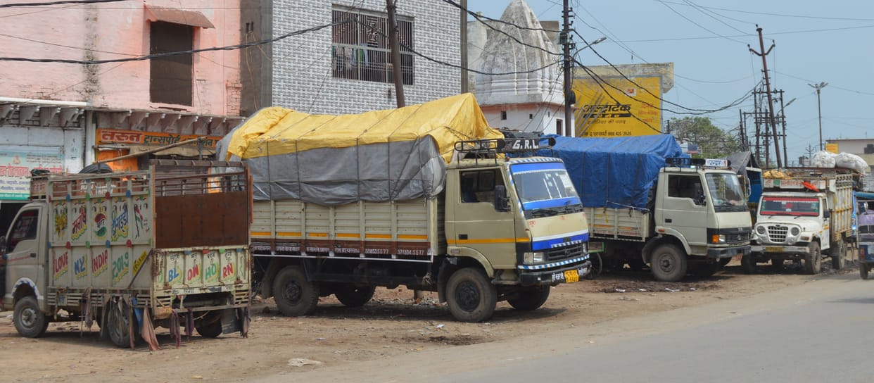 Hathras: Many vehicles in the district stuck in Madhya Pradesh strike