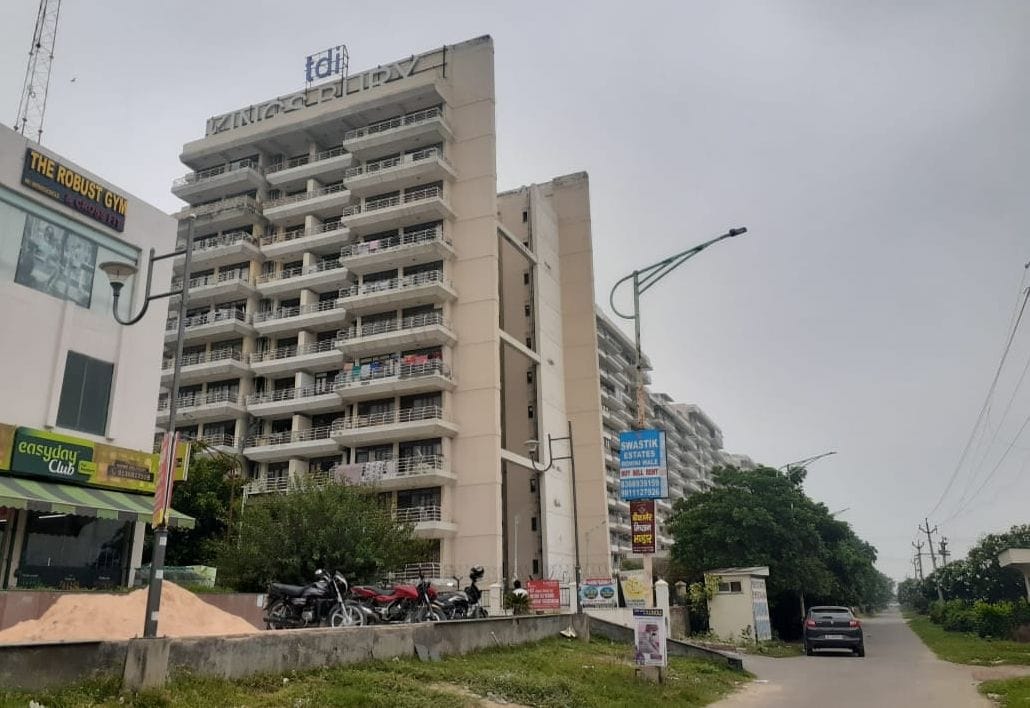 Mentally disturbed person jumps from 13th floor in TDI