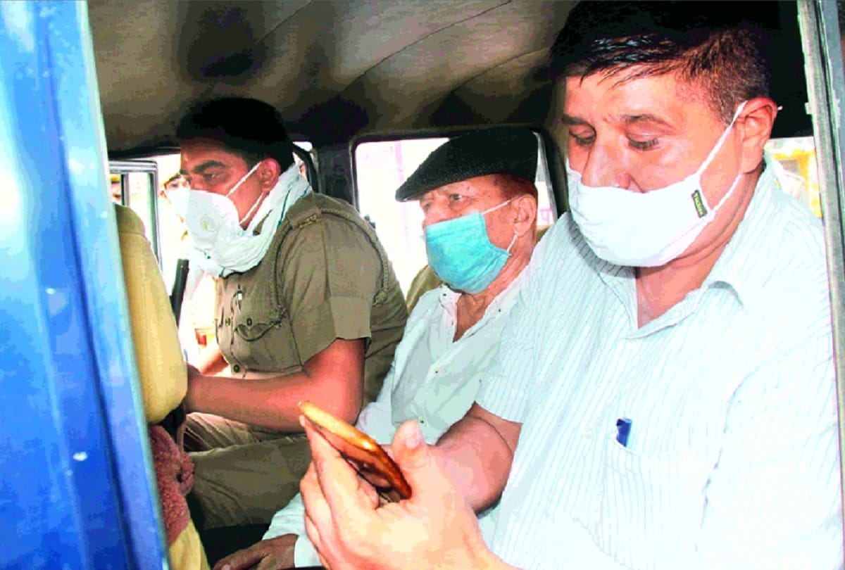 samajwadi party MP Azam Khan close Former CO Ale hasan Had influence in Rampur see photos