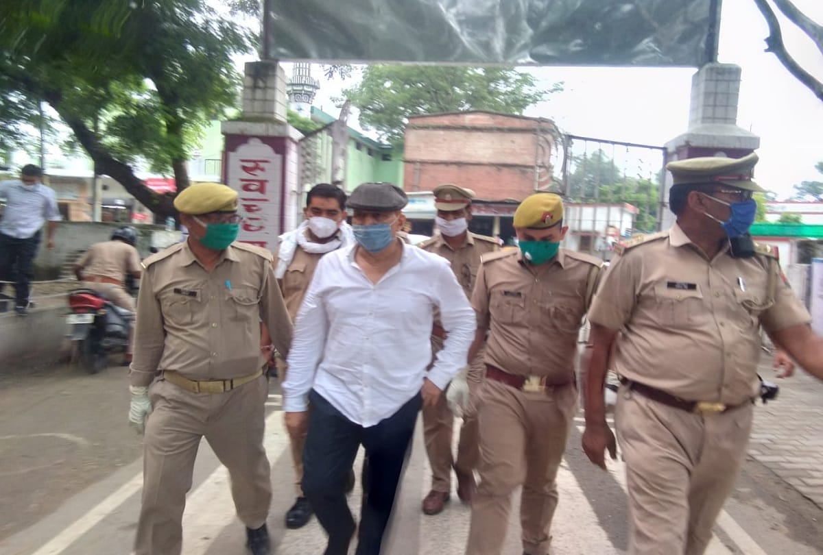 MP Azam Khan close Former CO Ale Hassan sent to temporary jail in rampur