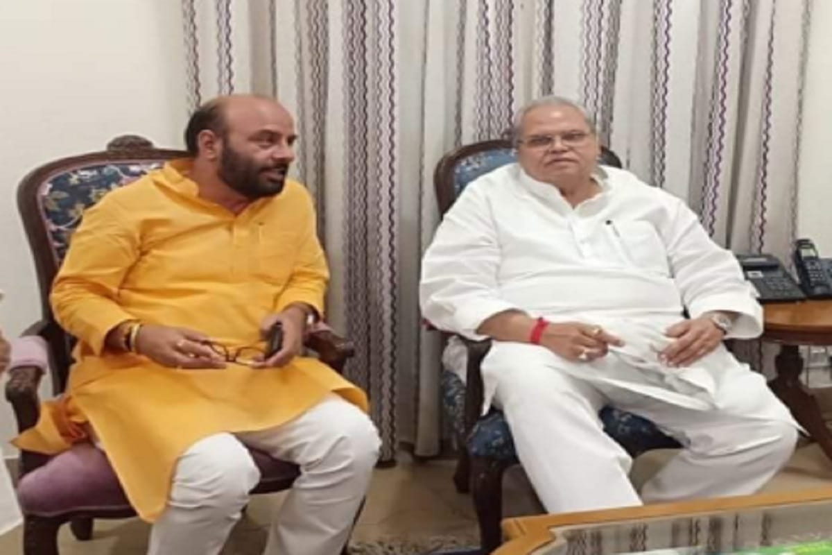 Baghpat Crime News: BJP leader Sanjay Khokhar murder in bagpat and see pictures with PM Modi and CM Yogi
