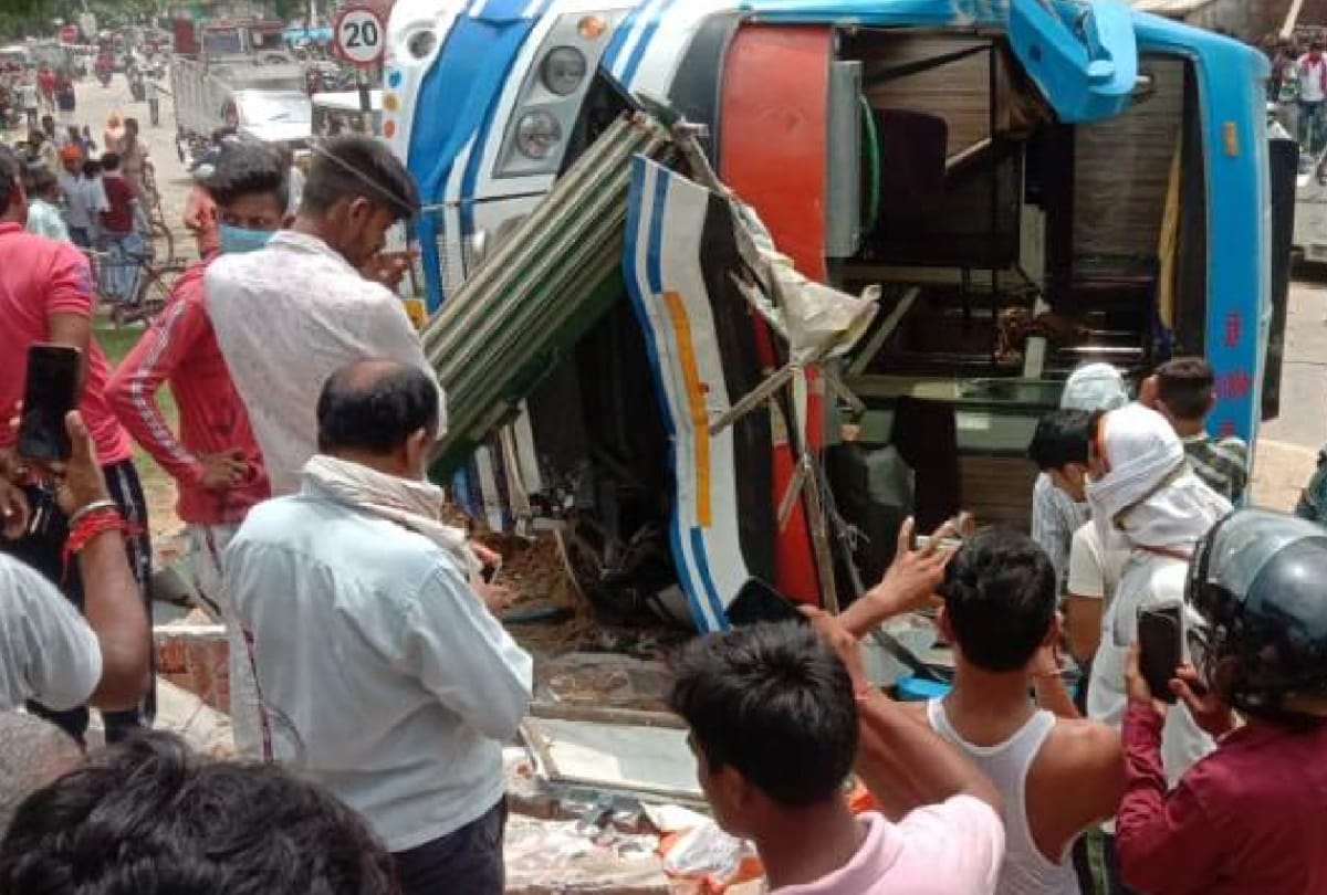 Eight Passenger injured during Double decker bus over turn in Basti