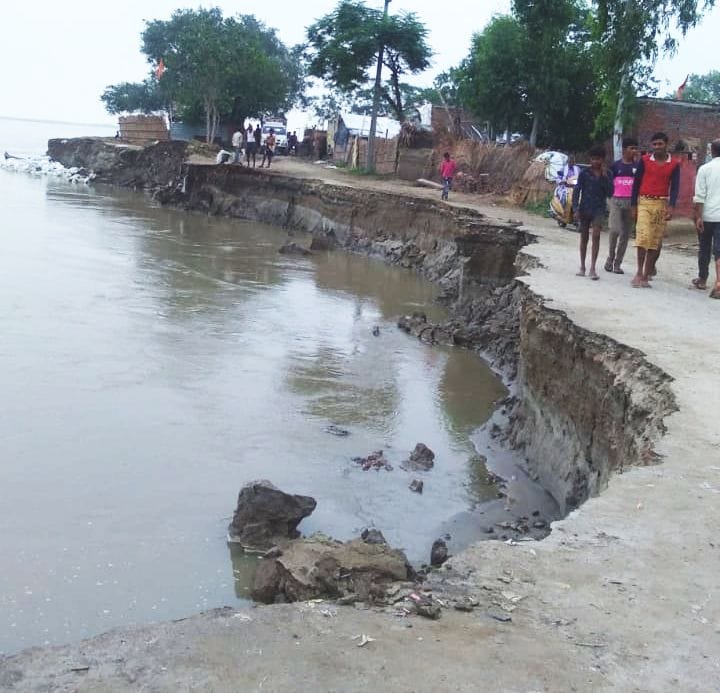 sampark marg cut due to ganga overflow