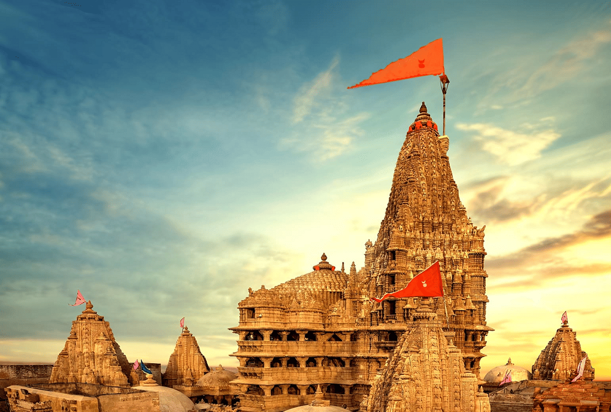 Janmashtami 2020 Date Significance And History Of Dwarkadhish Temple - Amar Ujala Hindi News Live - भगवान श्रीकृष्ण के महल पर बना है द्वारकाधीश मंदिर, 2200 साल पुराना है इतिहास