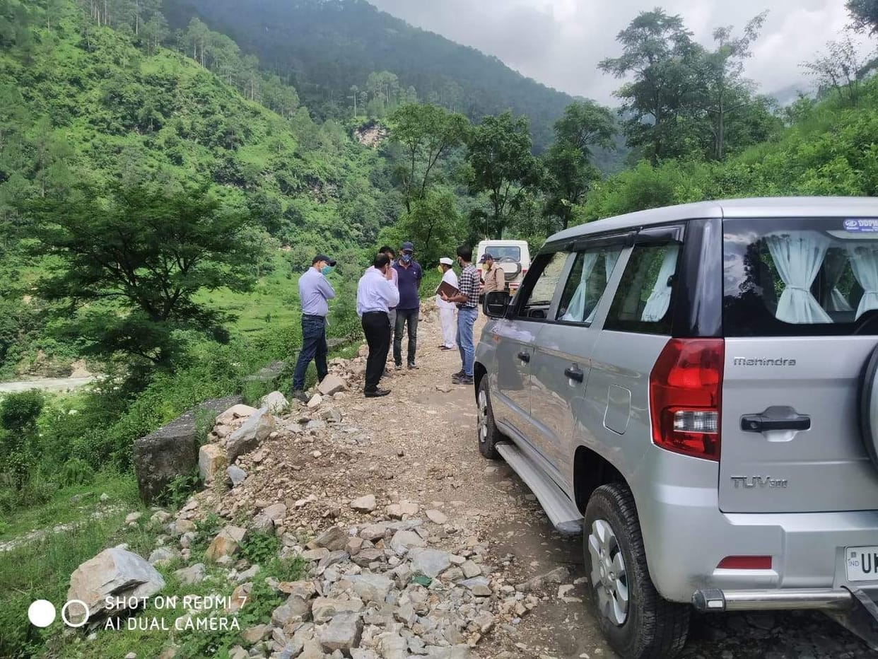DM inspects Gangori Sangamchatti road, report sought from department