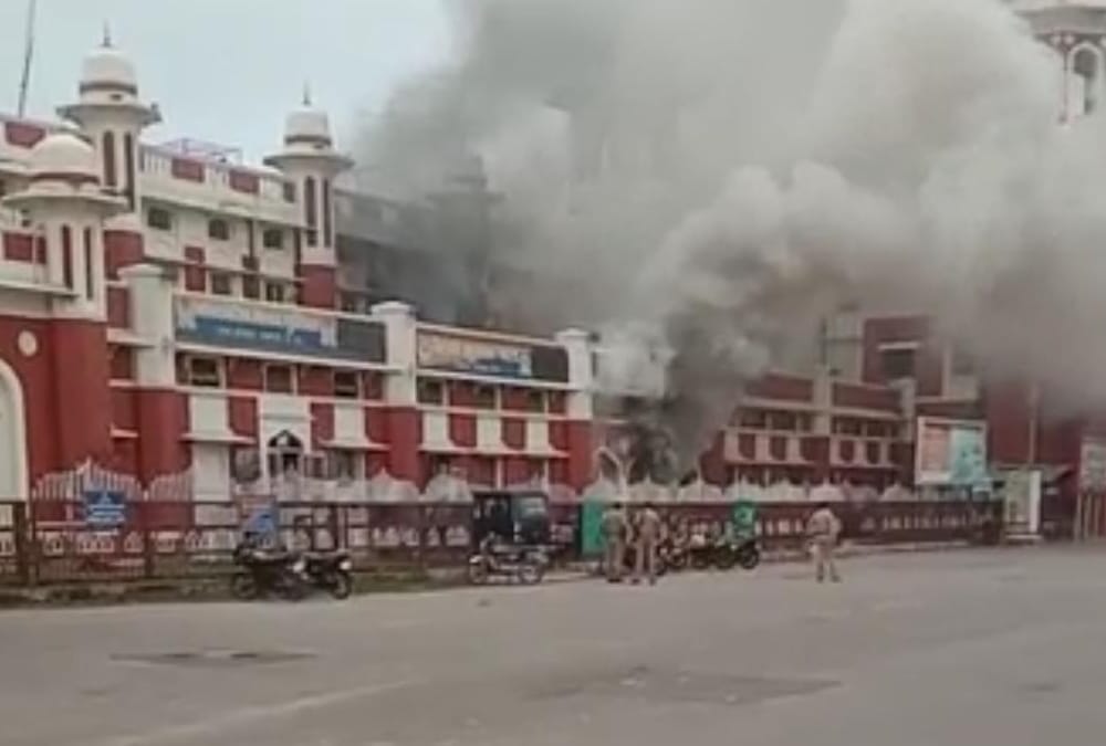 Lucknow Charbagh Railway Station News: ATM Fire in Charbagh Railway Station Fire in ATM machines in Charbagh in Lucknow.