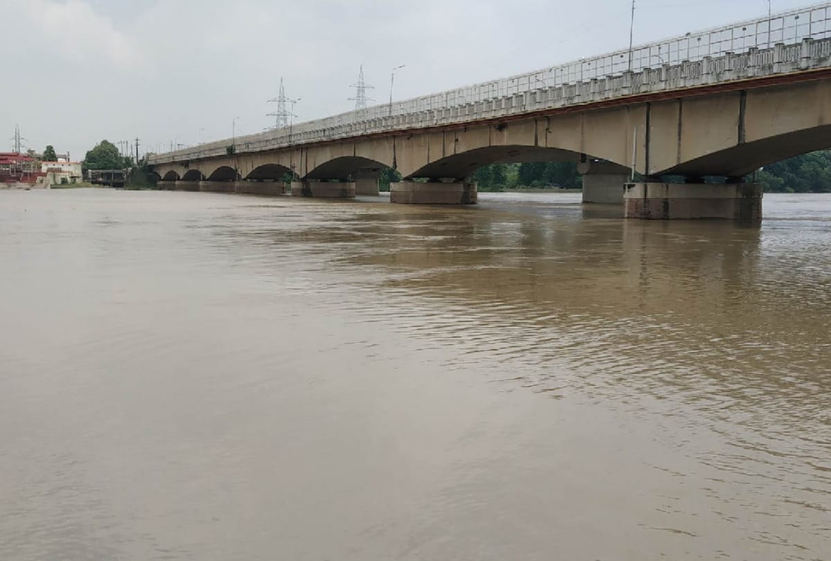 Irrigation department claims completion of flood prevention works in Gorakhpur by June 15