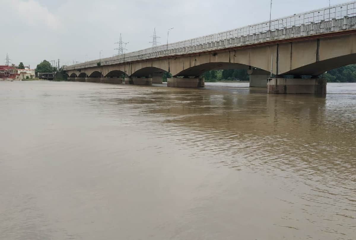 All rivers except Ghaghra are below danger mark in Gorakhpur