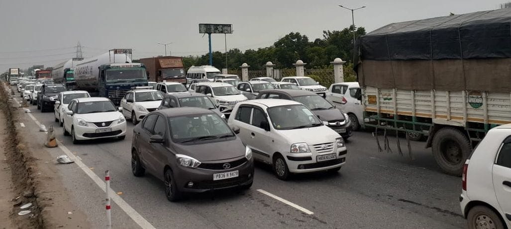 Two and a half kilometer long jam after highway collision on highway