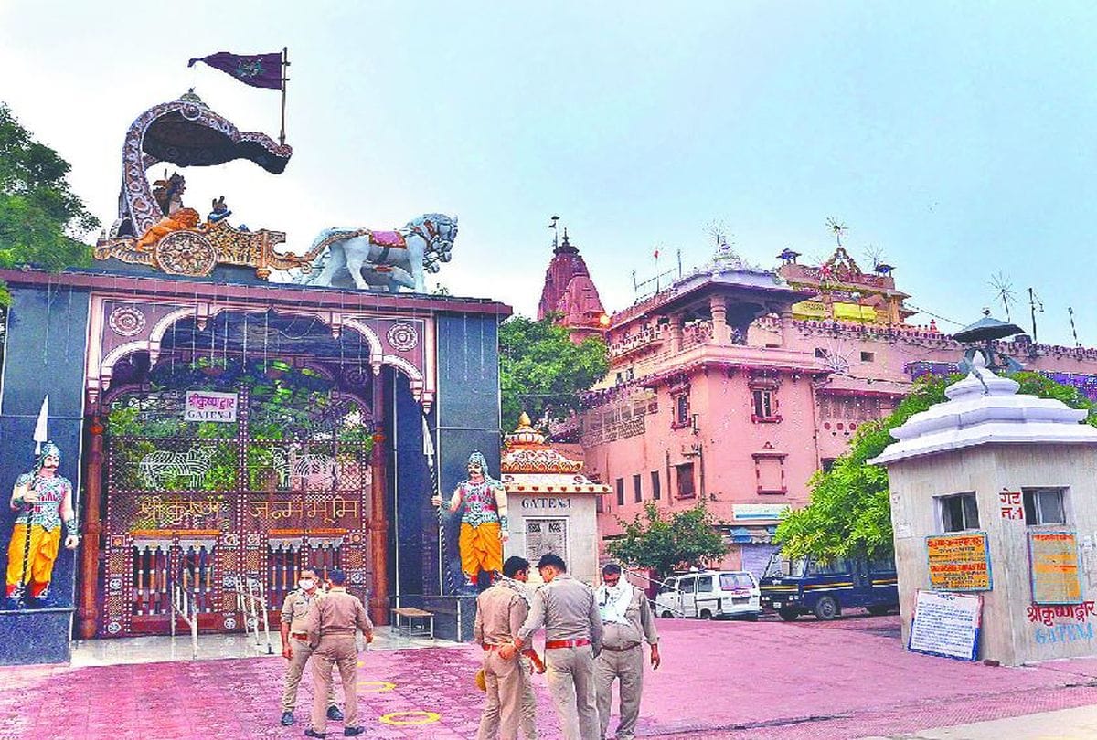 Krishna janmashtami 2020: Mathura Police Sealed Roads For Stops Devottee