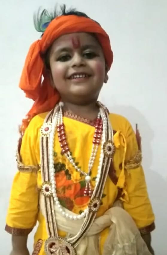 Children gave a beautiful performance in Radha Krishna costumes