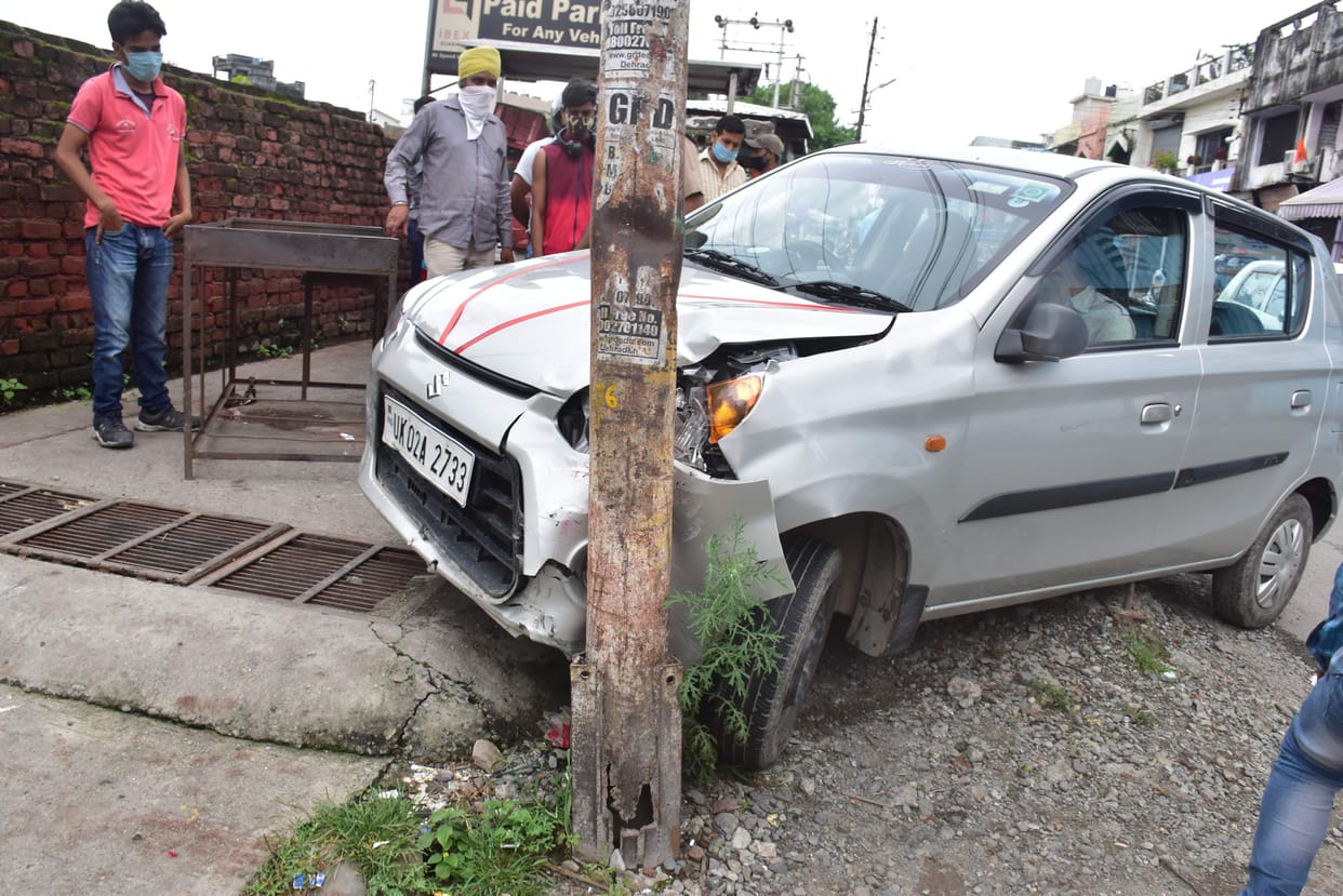 Car crashed into two vehicles