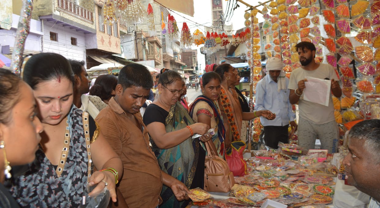 Hathras: Sri Krishna Janmashtami will be considered today, there will be grand decorations in temples