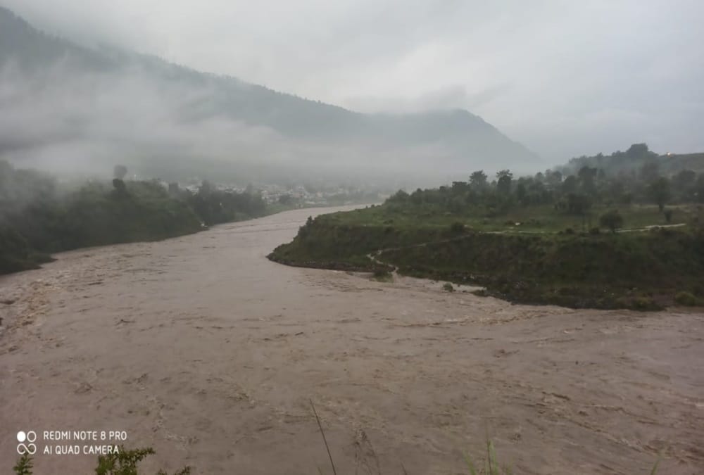 Uttarakhand Weather: River Water level on Danger point in many places, Debris on road in bageshwar