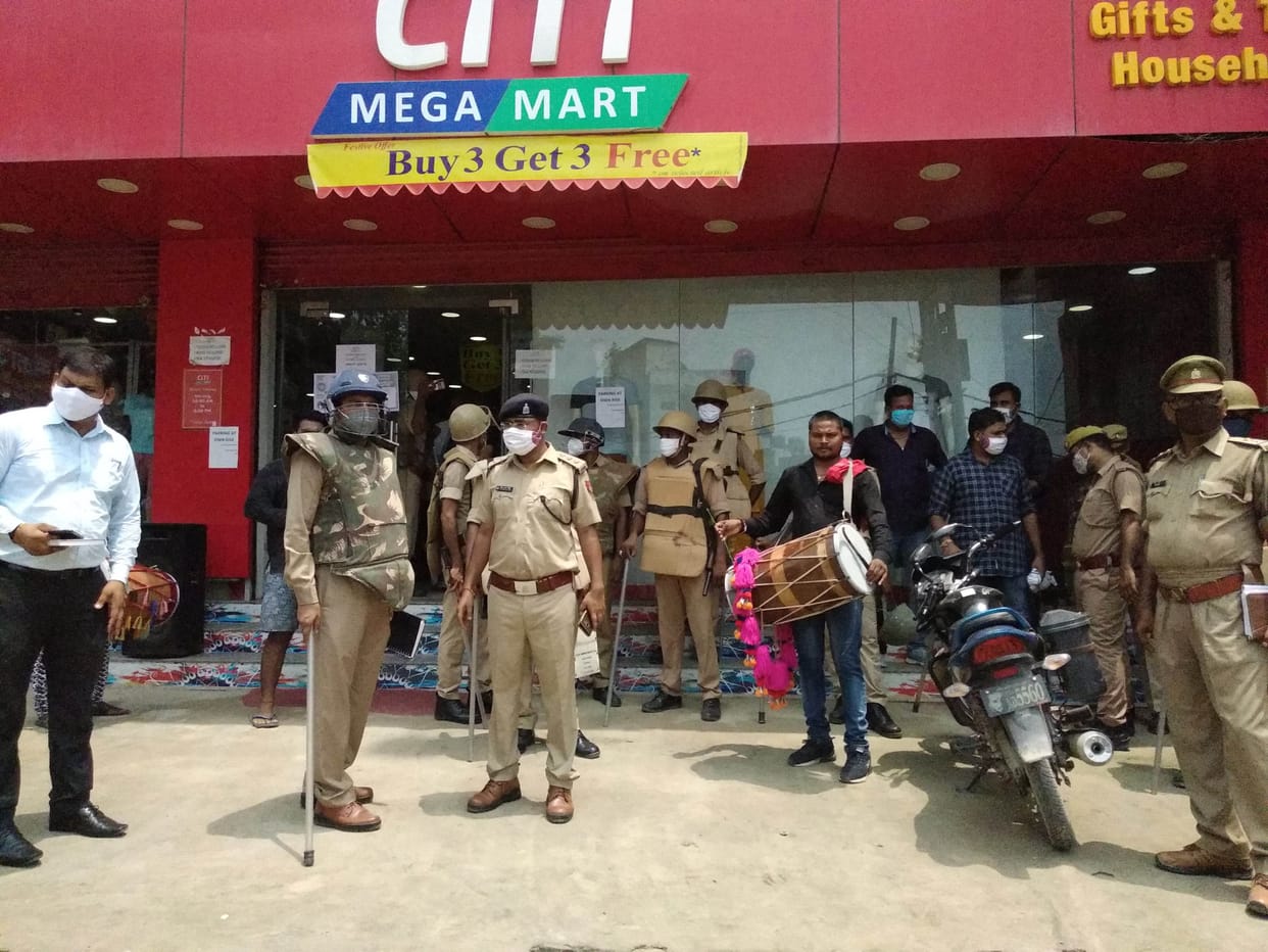 Police administration screws on Mukhtar's close