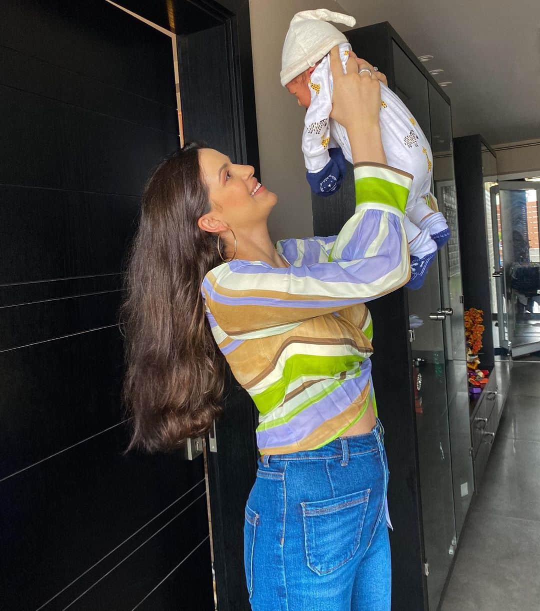 Natasa Stankovic and hardik pandya has shared a new picture with her baby boy