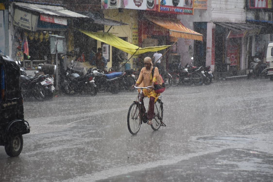 Varanasi weather update today: rainy day season weather pleasant due to rain with moist air