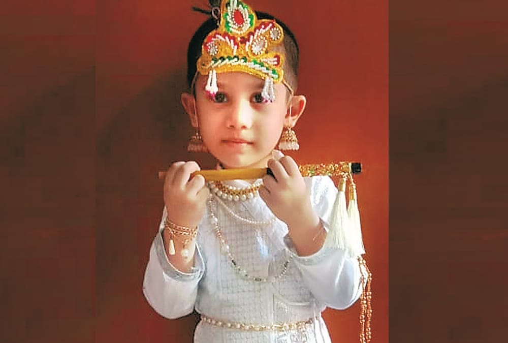 Muslim women send their children in Ghar Ghar Kanha.