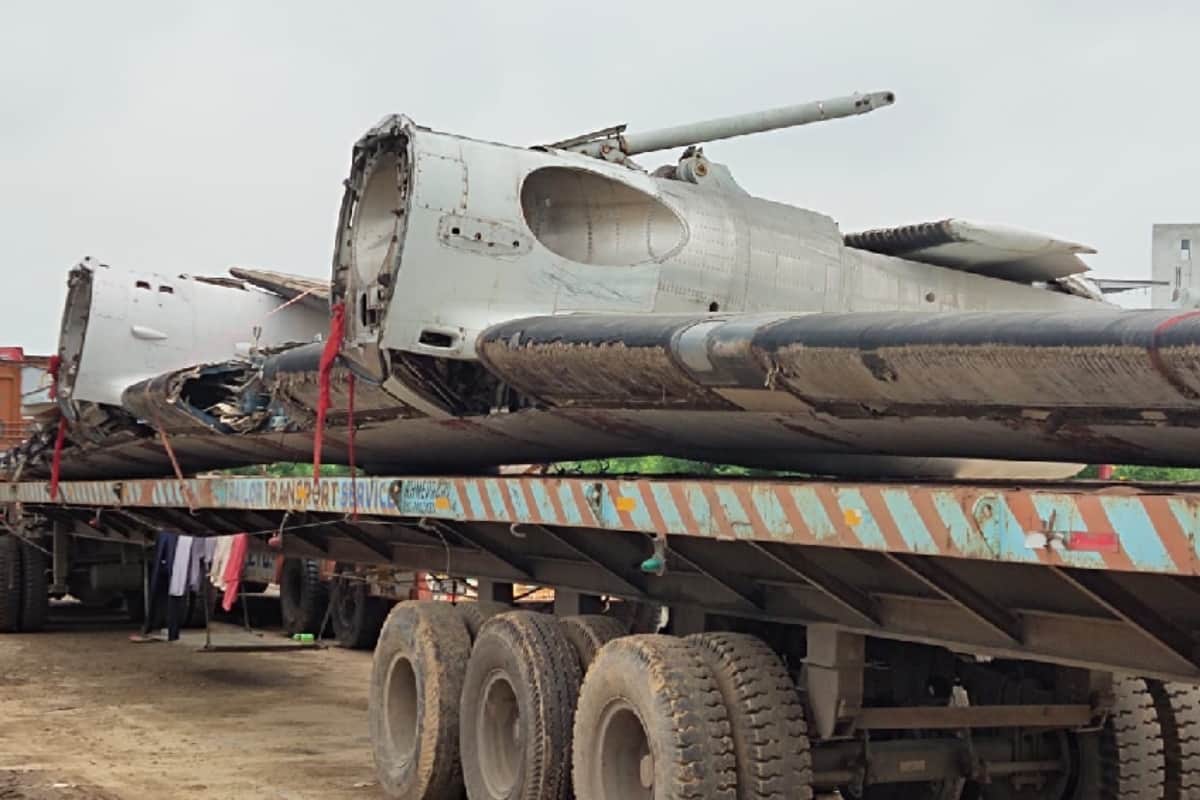 Merchant bought airplane scrap from Gujarat, arrived Meerut after loading it in three trolleys