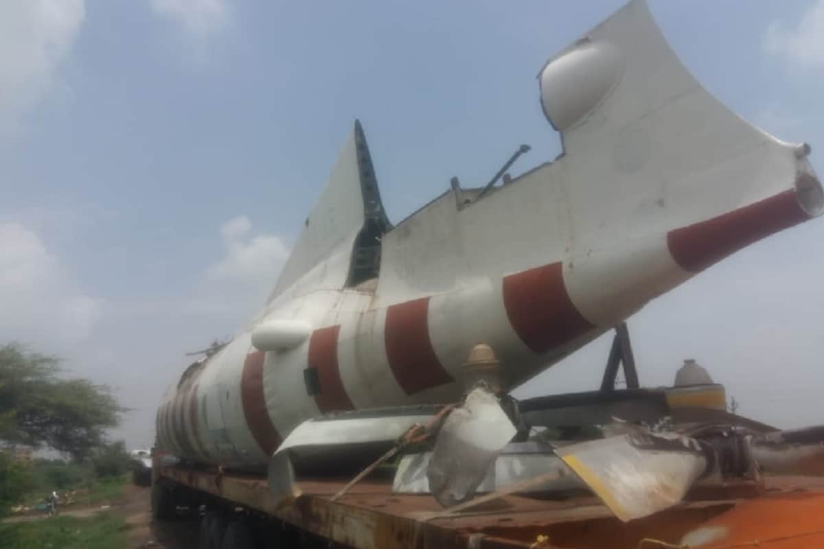 Merchant bought airplane scrap from Gujarat, arrived Meerut after loading it in three trolleys