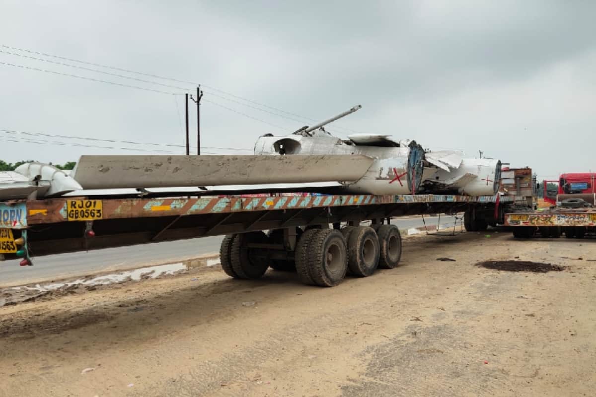 Merchant bought airplane scrap from Gujarat, arrived Meerut after loading it in three trolleys