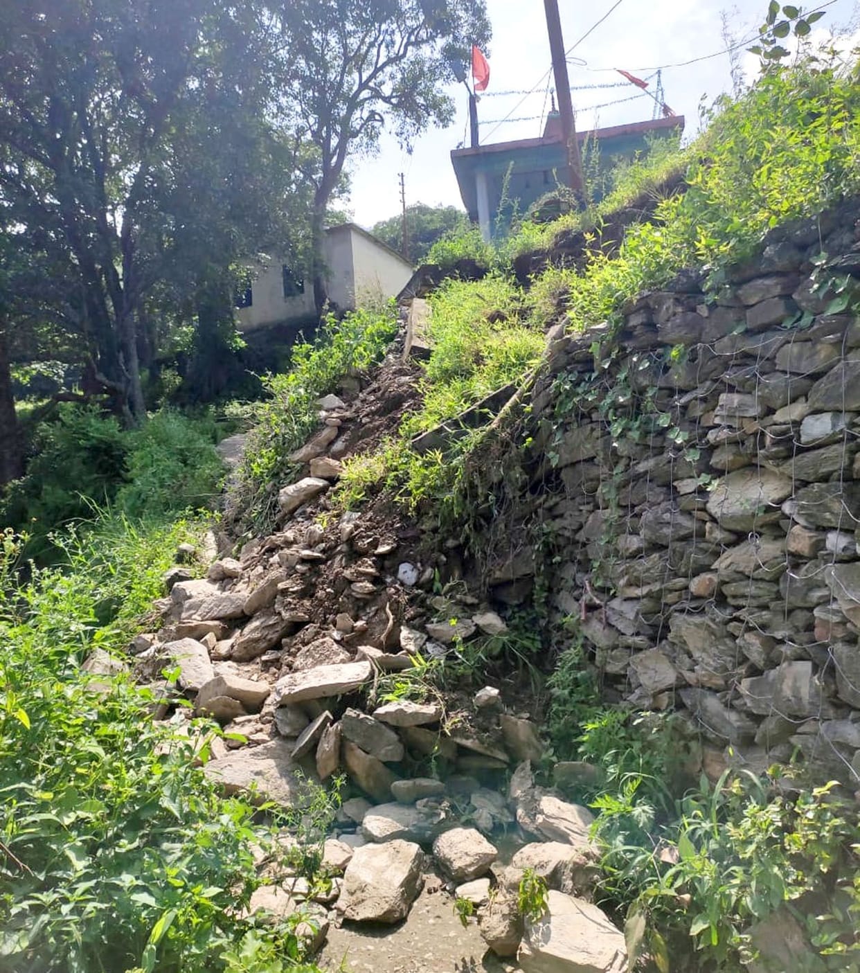 Pushta collapses, electric pole poses threat