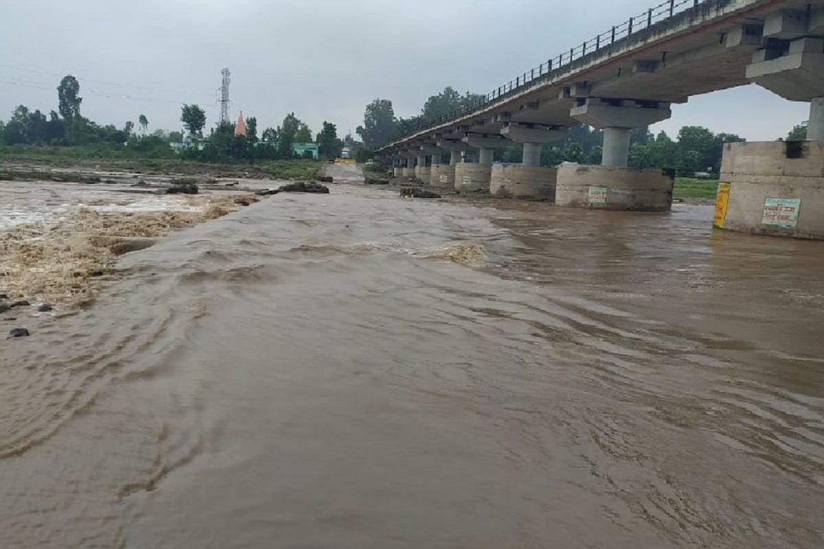 Bijnor News: 1.43 lakh cusecs water released in Ganga and threat to these villages