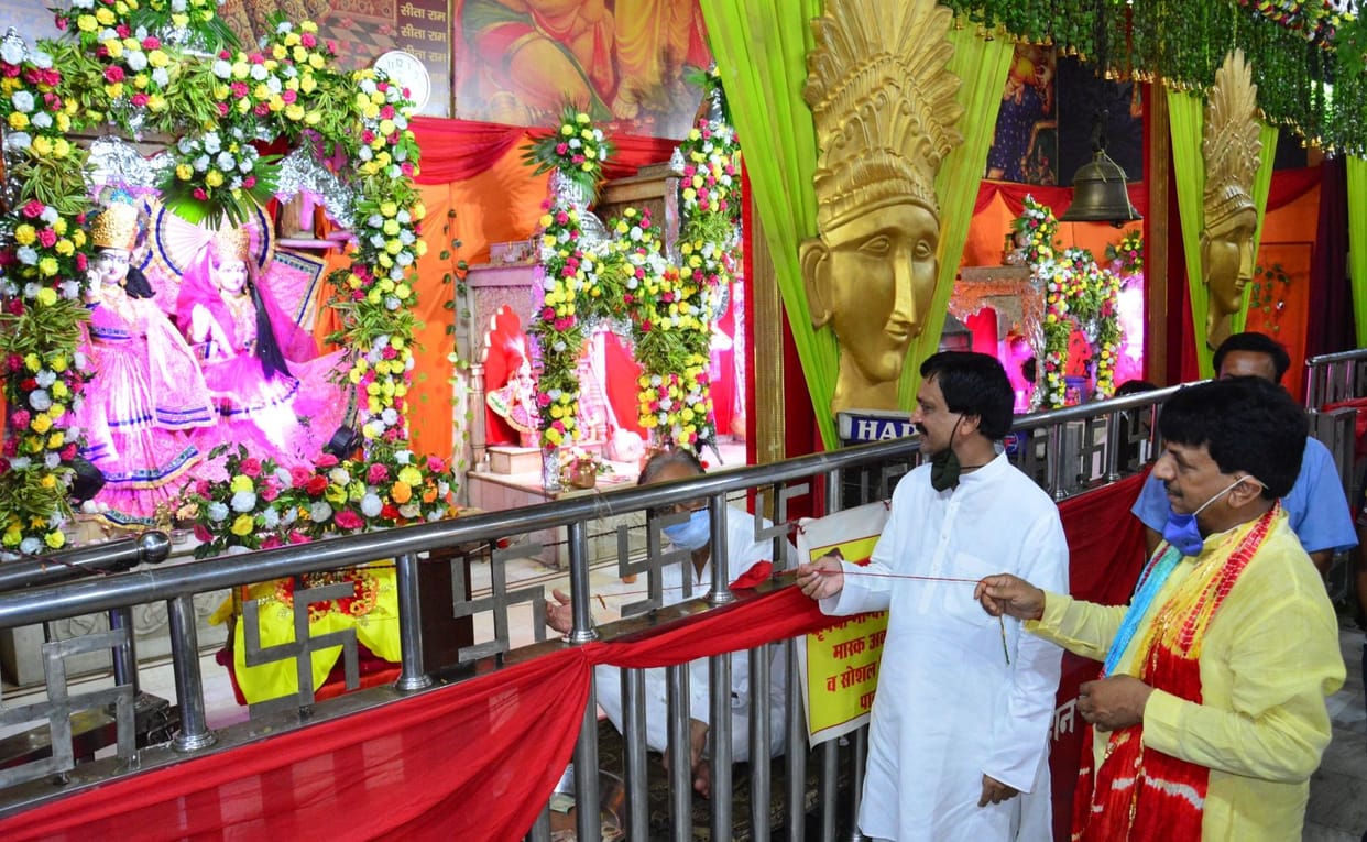 Krishna Janmashtami: Temple decorated, not decorated with gorgeous tableaux