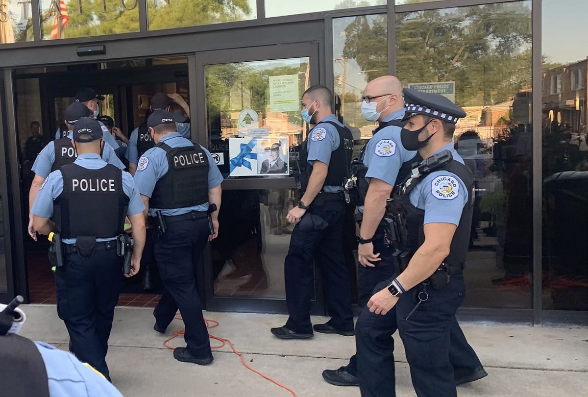 Seven people injured in a shootout in Anglewood Chicago