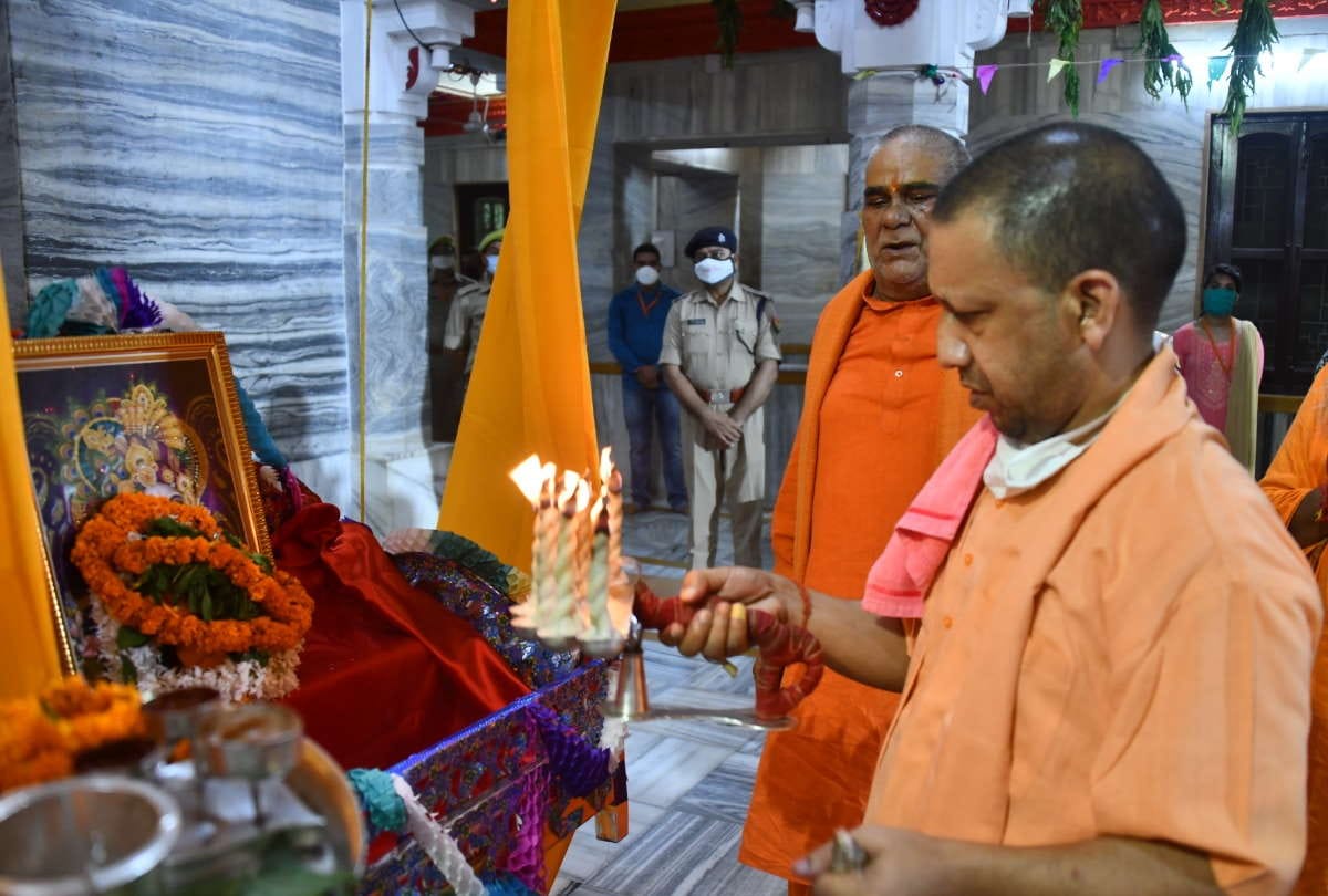 CM yogi adityanath Celebrate krishna Janmashtami in Gorakhnath temple Gorakhpur