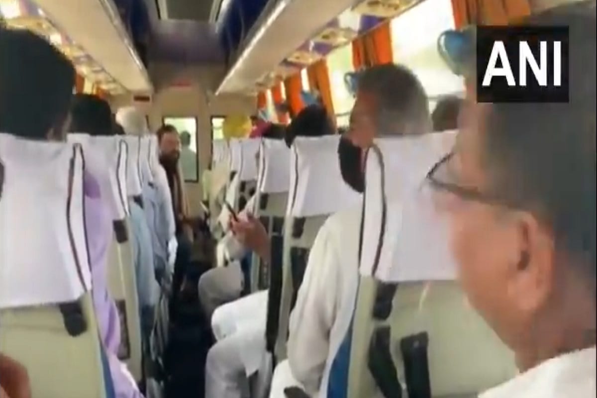 Rajasthan political Crisis: Congress MLAs are returning from jaisalmer to jaipur, sing song on-board a bus