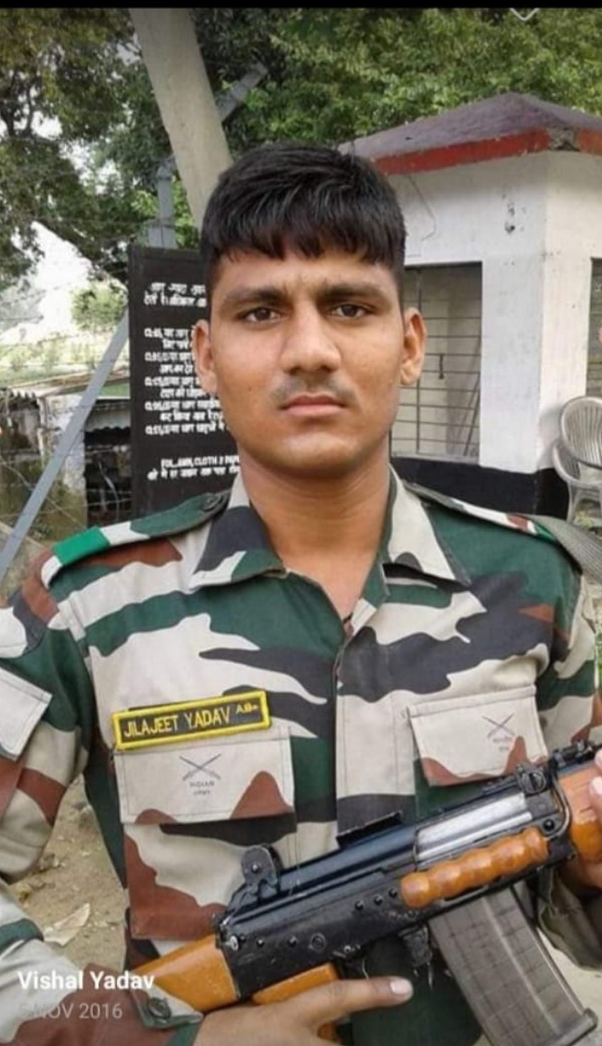 Jaunpur jawan martyred in Pulwama terrorist encounter between security forces and terrorist jammu kashmir