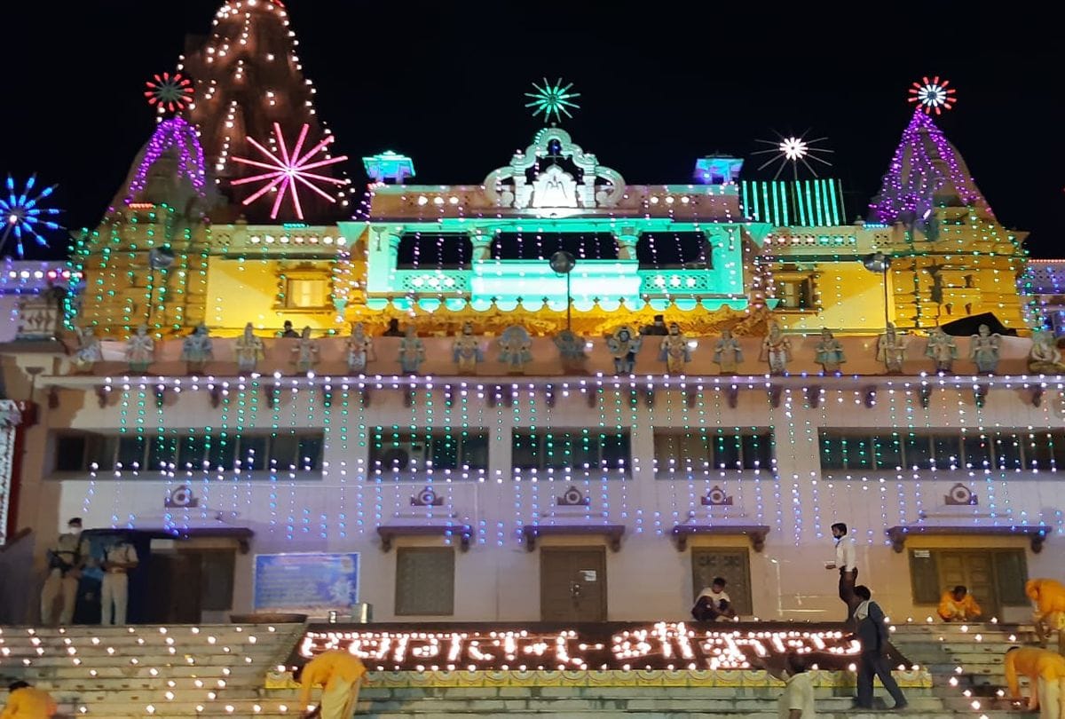 Muslim Workres Perpaired Krishana Mukut For Janmashtami Shri Krishna Janmasthan Mandir
