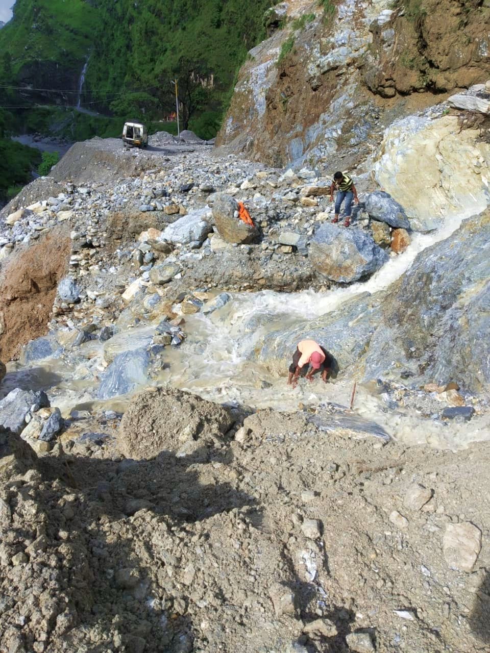One house in Bageshwar broken, many destroyed