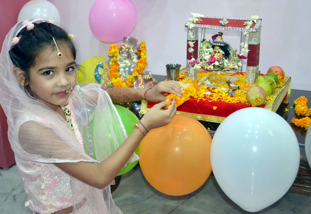 Devotees visit Kanha's birth anniversary, congratulations echo
