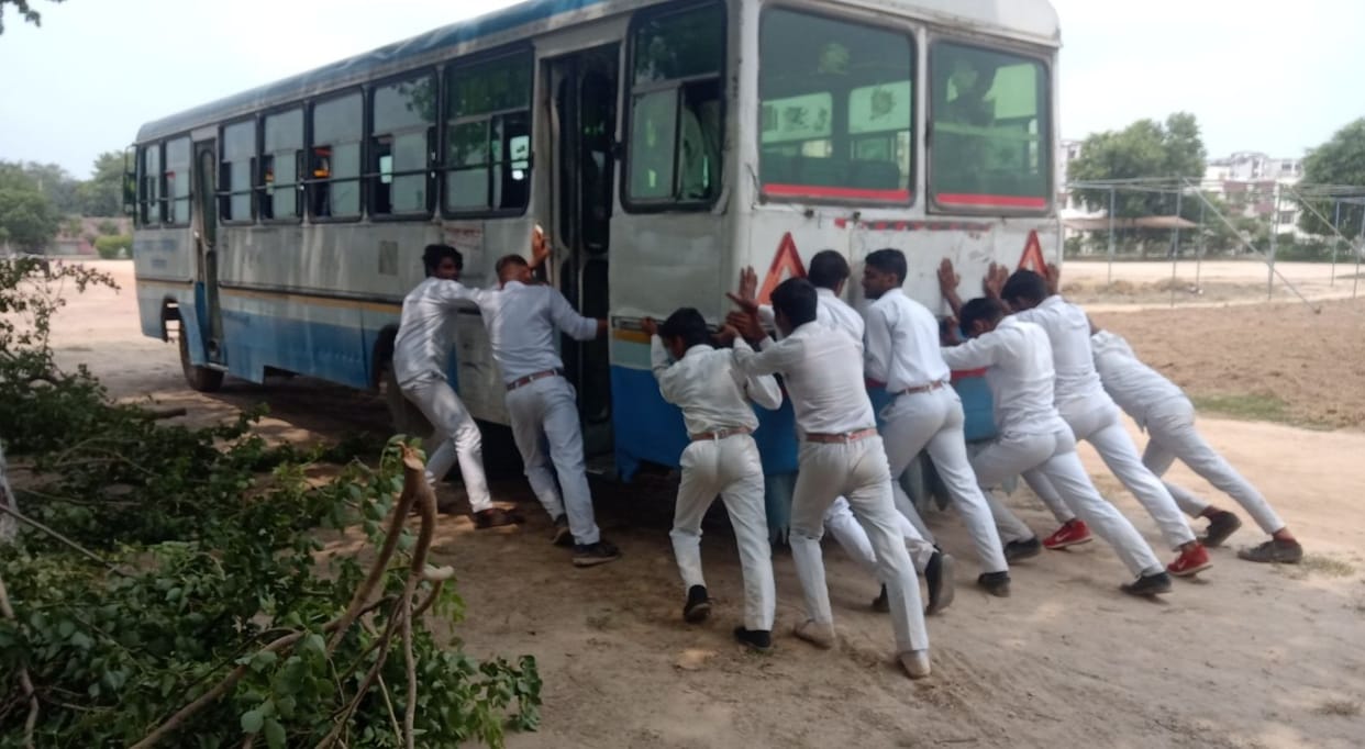 Children did not get refreshment in Independence Day rehearsal, pushed in roadways bus