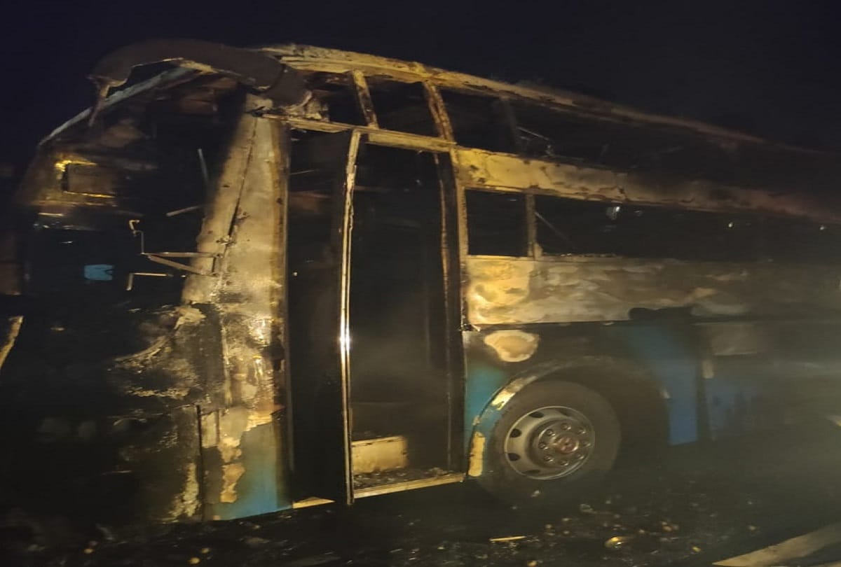 five people with a baby died in a private bus when it got fire in Chitradurga in Karnataka