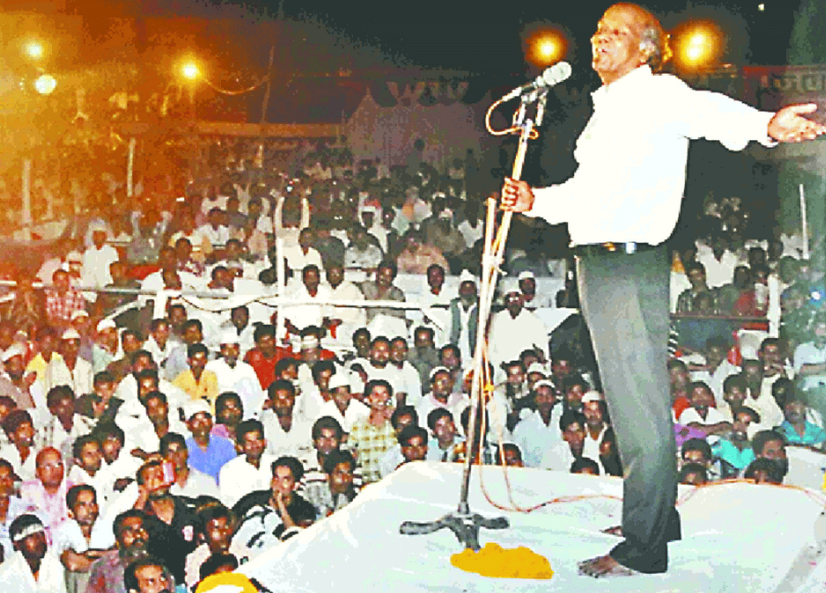 Rahat Indori indo pak mushayra come varanasi only for ashfaq and banarasi people said rahat indori