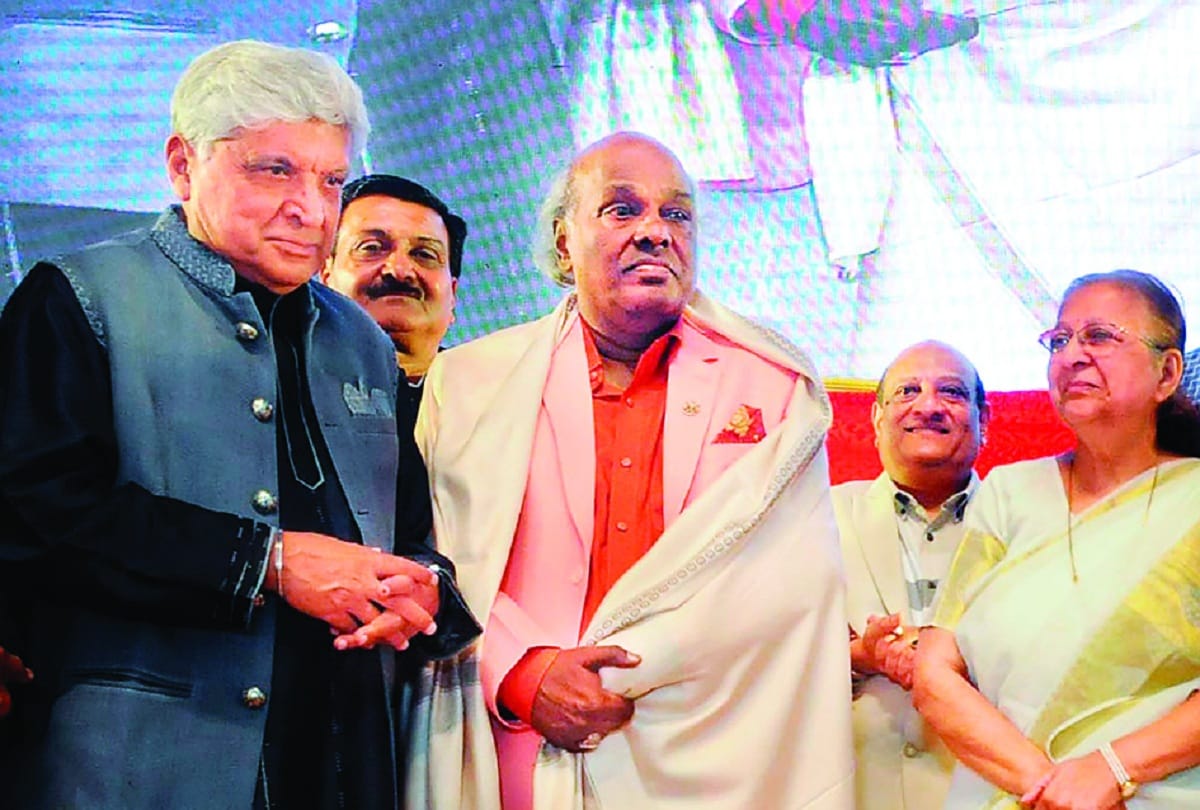Rahat indori death news, Rahat indori passes away, whose shayari bulati hai magar jaane ka nahi was very famous