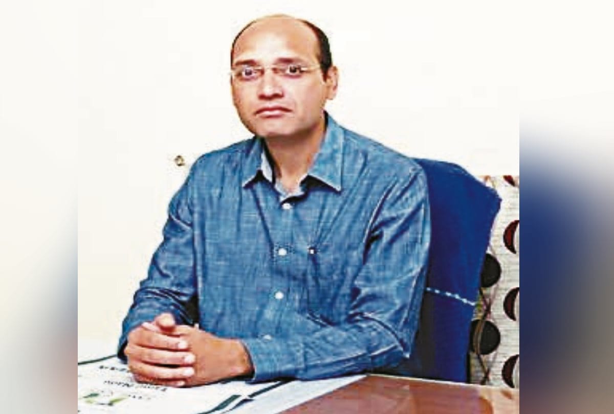 SP Cybercrime Sandeep Dhawal for Best Investigation Officer Medal