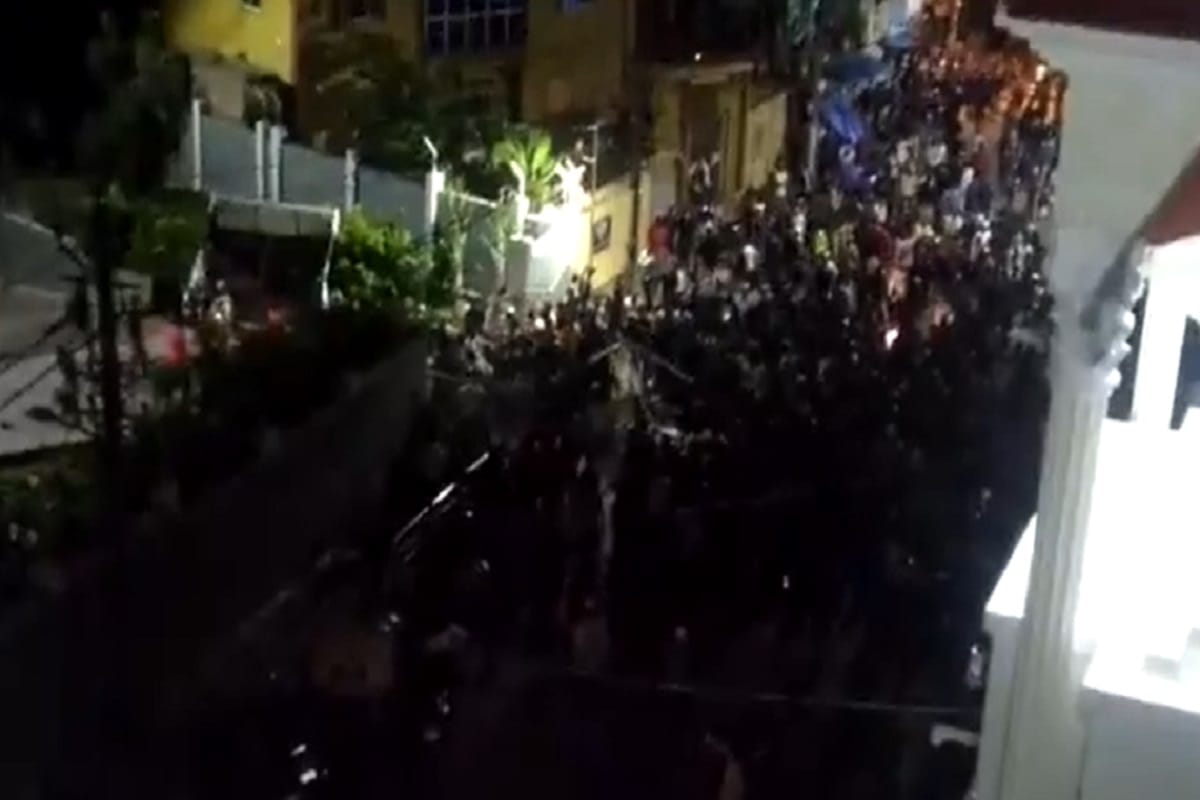 Violent clash between Palestinian protesters and Israeli police in Jerusalem more than 150 got injured