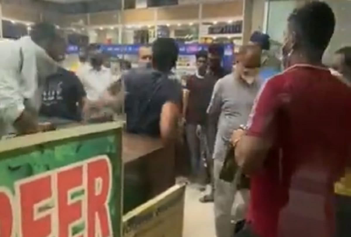 beer bottle broke on the head in delhi in a liquor shop