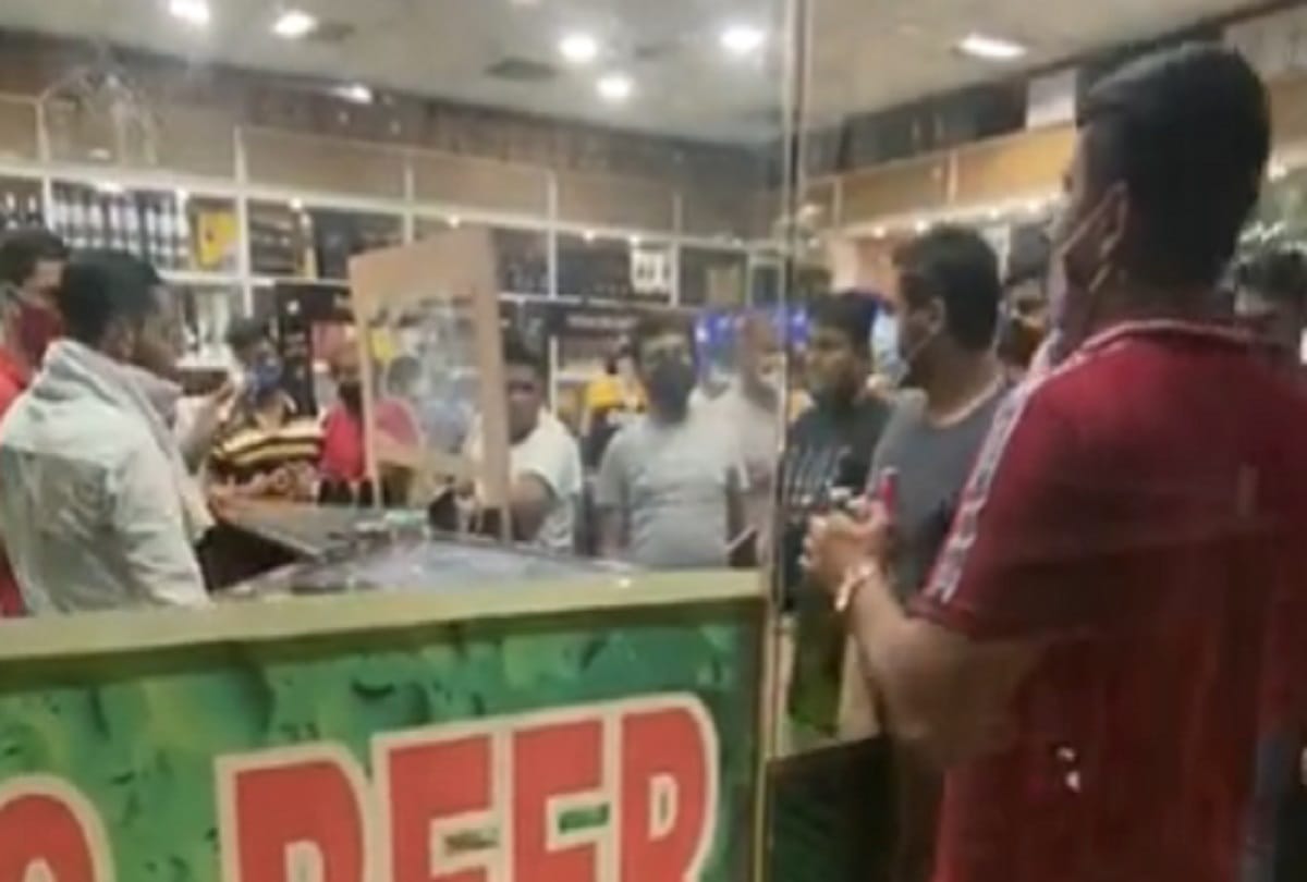 beer bottle broke on the head in delhi in a liquor shop