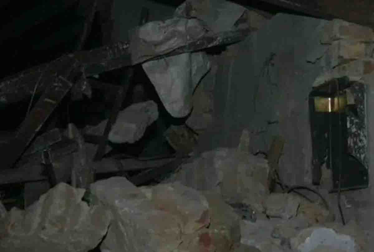 closet collapsed, woman died after being buried under debris