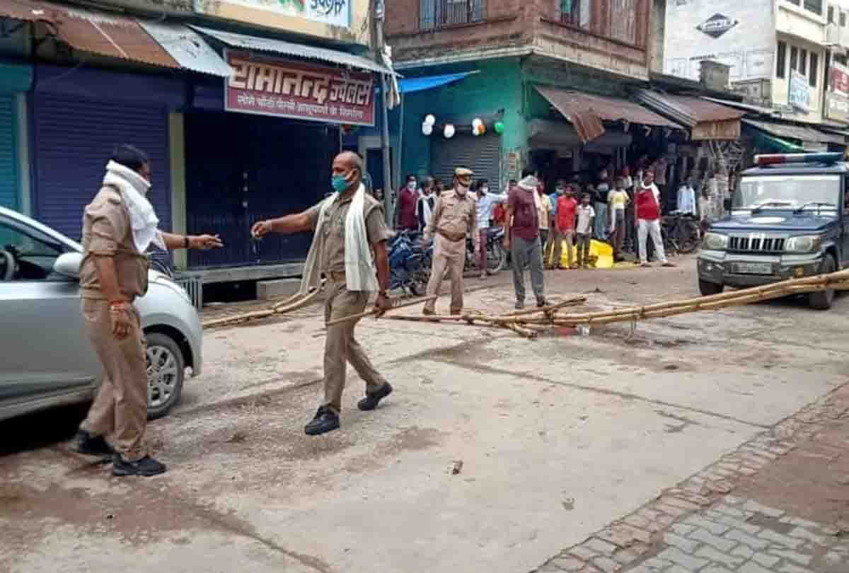army man hit the barricading in kannauj