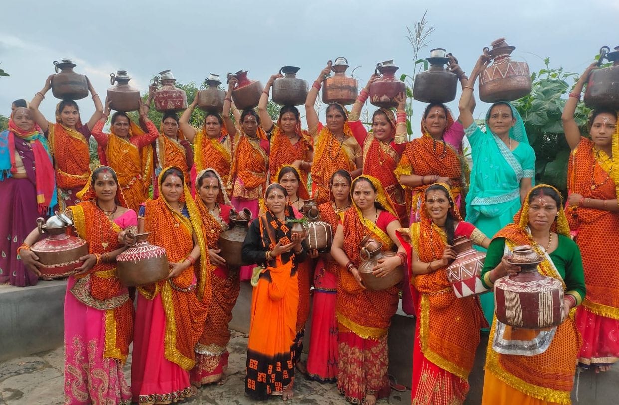 khol de maata khol bhavaanee dharam kevaad