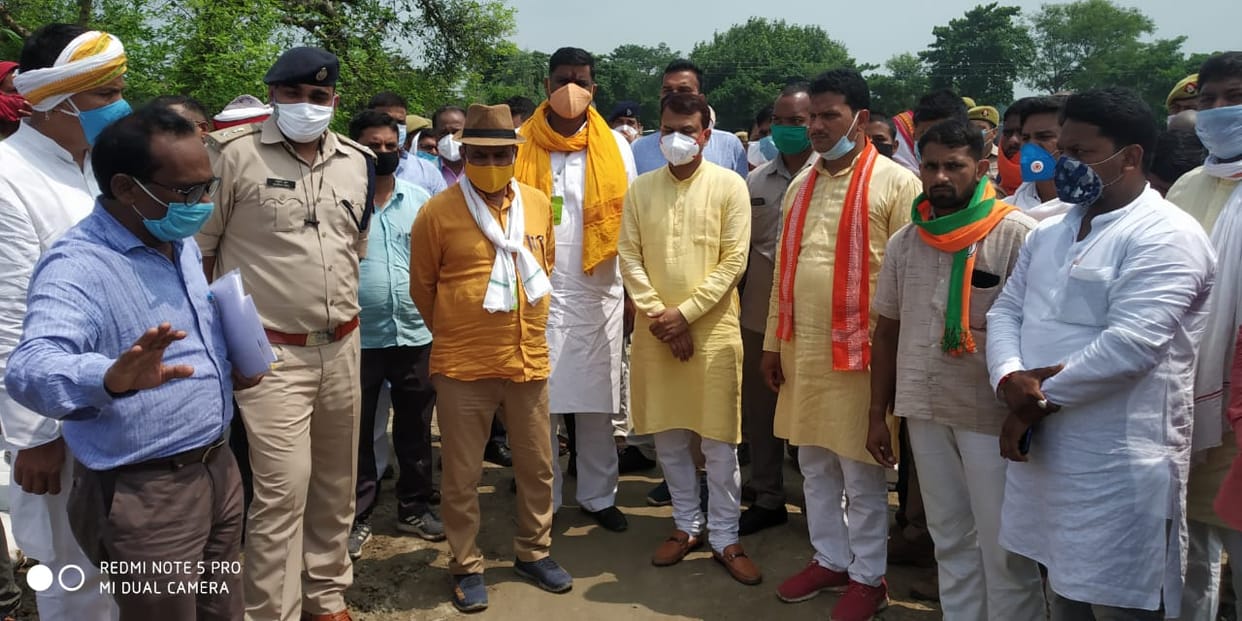 Minister in charge gave instructions to get the bandha repaired after inspection in Mau
