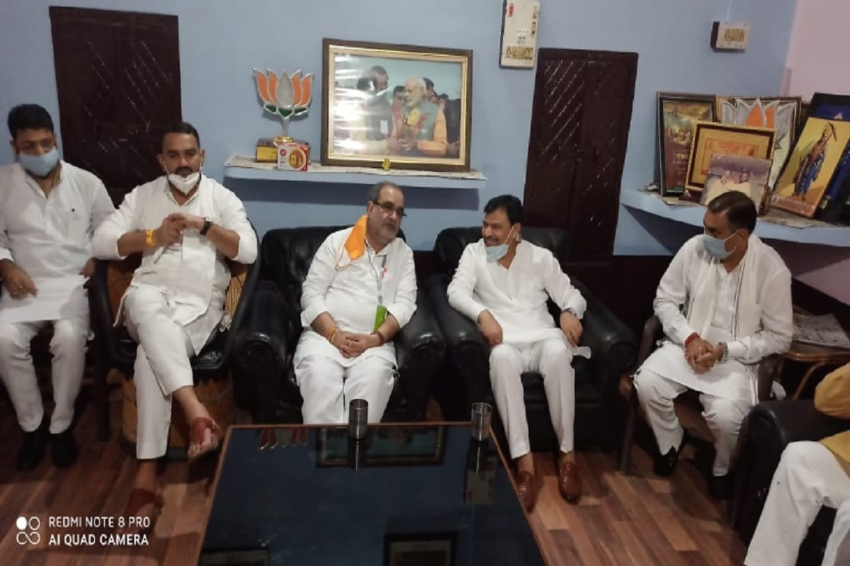 Baghpat Crime News: Minister Bhupendra Singh reached in Baghpat and have met to victim family of BJP leader Sanjay khokar
