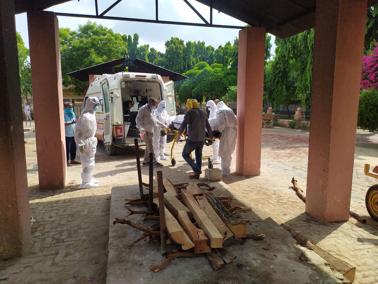 corona infected 55 years old man dead and found 17 positive