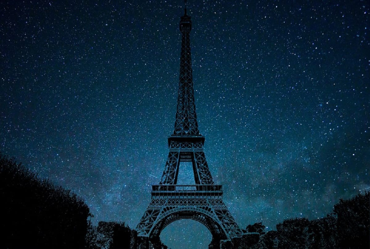 13 feet Eiffel Tower replica built on the roof of home by cuba man Jorge Enrique Salgado